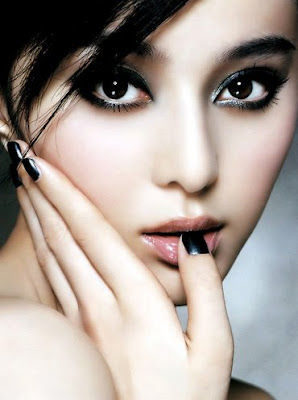 Download this Wallpaper Asian Beauty picture