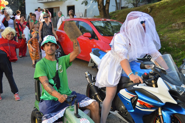 Bajada de disfraces de las fiestas de El Regato