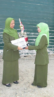 2 Madrasah PIP Pamerkan Piala LSS