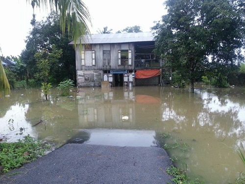 15 gambar banjir besar dan kawasan banjir teruk di sarawak 2016, tonton video banjir besar sarawak 2016, pasca banjir, pembersihan rumah selepas banjir, pusat pemindahan banjir sarawak