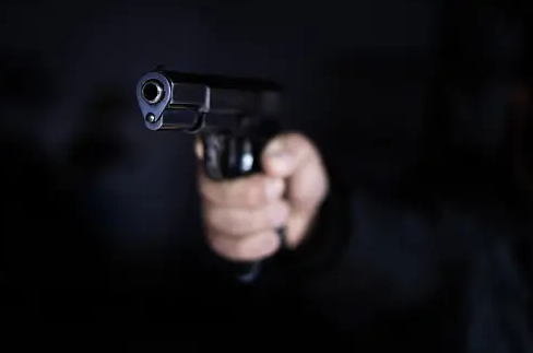Insiden Mencekam Polisi Tembak Polisi: Persahabatan Senjata Berakhir Tragis