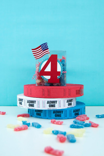 Clear Patriotic Treat Boxes tutorial by Jen Gallacher for www.jengallacher.com #patriotic #4thofjuly #treatbox #jengallacher #silhouettecameo