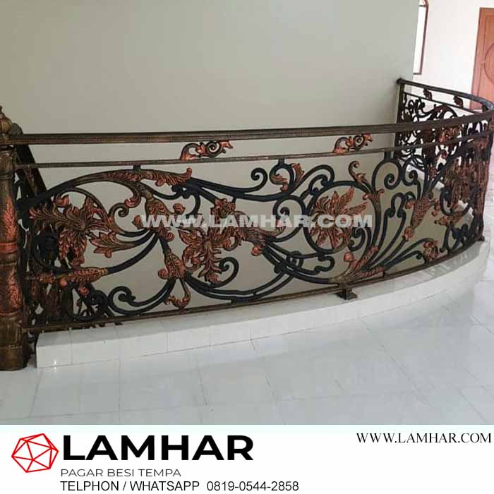 Railing tangga besi tempa