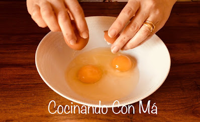 Dos huevos cascados