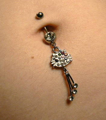 Decorated belly button Seen On coolpicturesgallery.blogspot.com