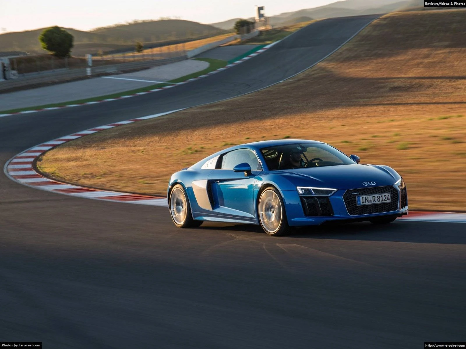 Hình ảnh xe ô tô Audi R8 V10 2016 & nội ngoại thất