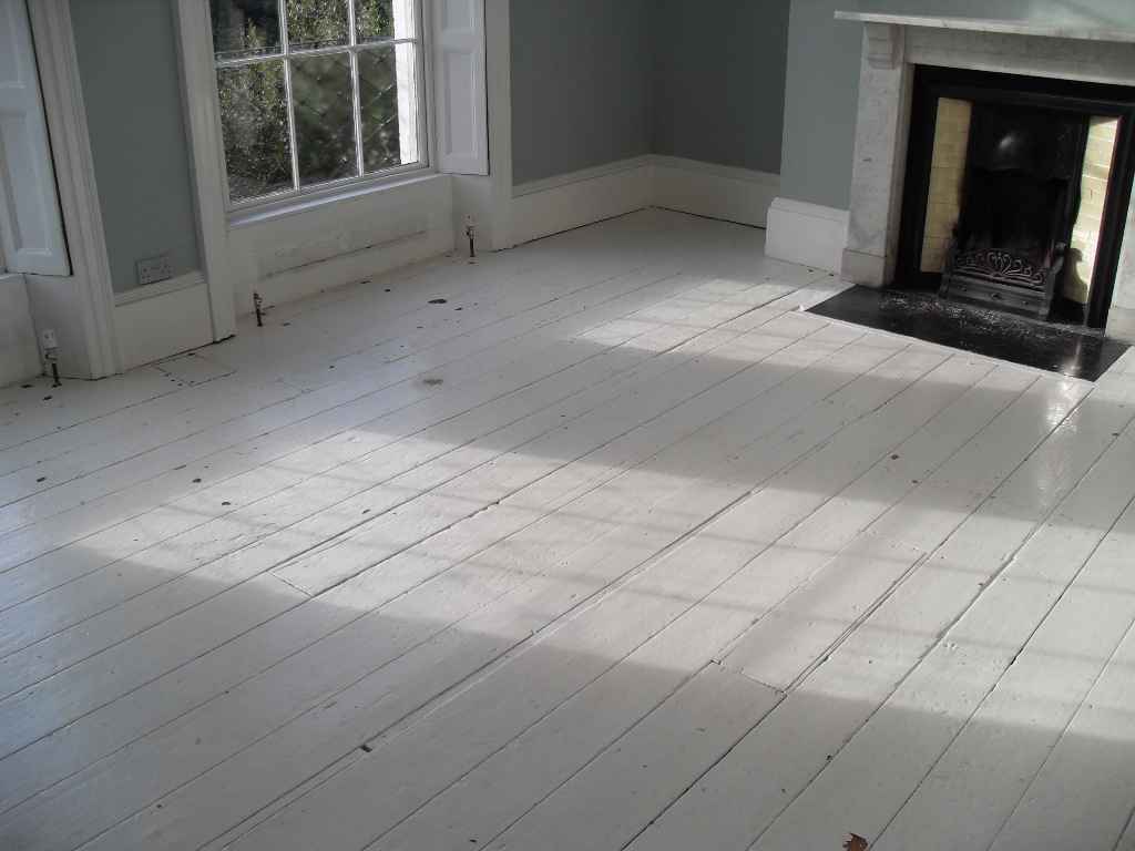 Le cœur a ses raisons: White wood floors?!