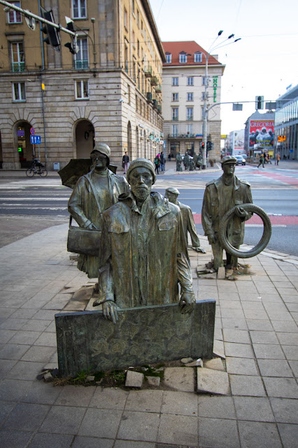 Pomnik Anonimowego Przechodnia-Monumento del passante anonimo-Breslavia