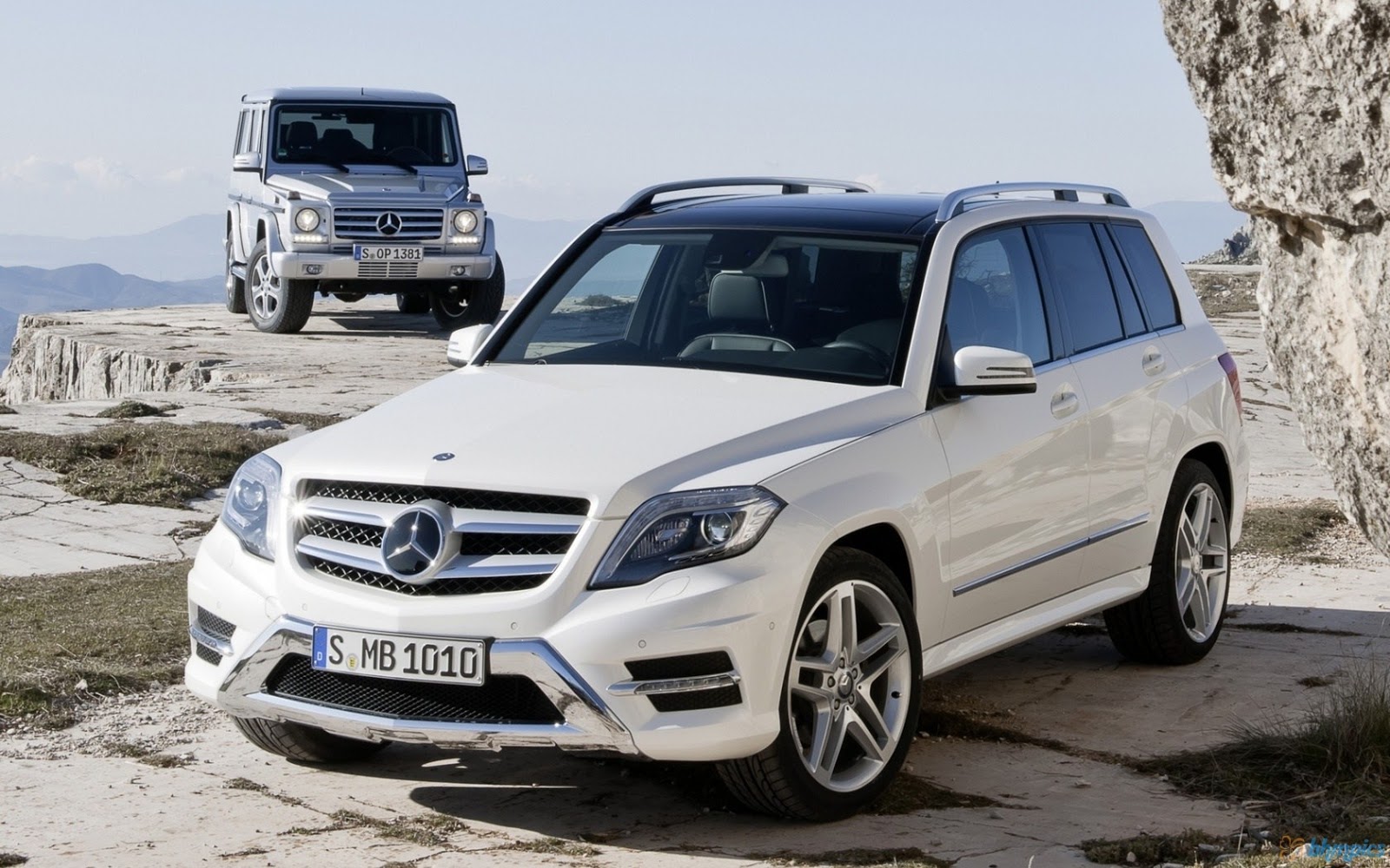 Top Car Wallpapers: 2011 Mercedes-Benz ML 63 AMG Photos