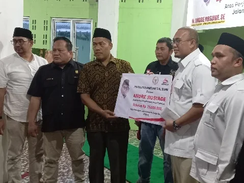 Balanjuang Gulai Kambing di Surau Gadang, Andre Rosiade Serahkan Bantuan Spontan ke Majelis Taklim, KWT dan Pencak Silat, Mushalla Akan Dibantu Rp100 Juta