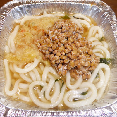 納豆に天ぷらうどん（五木食品・鍋焼えび天うどん）