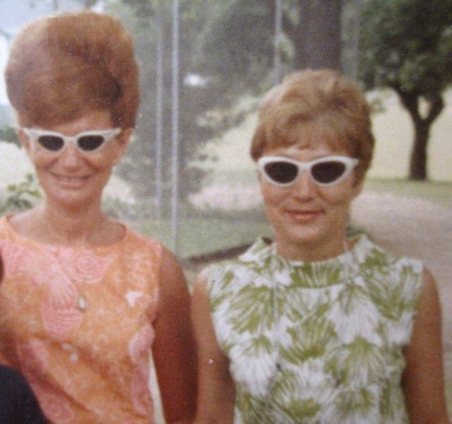 35 Interesting Vintage Snapshots of 1960s Women With 