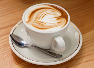 http://www.healthnewsline.net/caffeinated-coffee-improves-vascular-function/2531337/