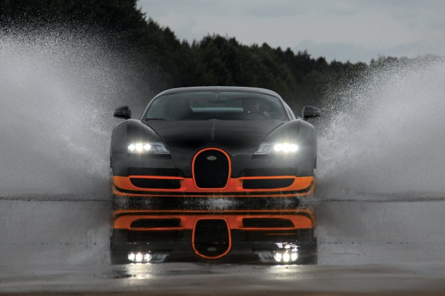 Bugatti Veyron Super Sport with High Technology of Interior