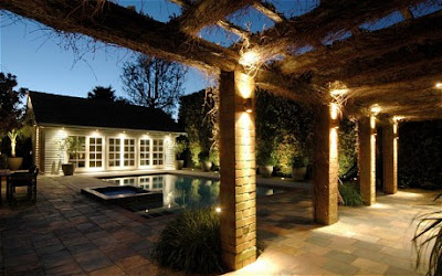 http://jurusbisnisproperti.blogspot.com/2012/11/membuat-efek-lighting-taman.html