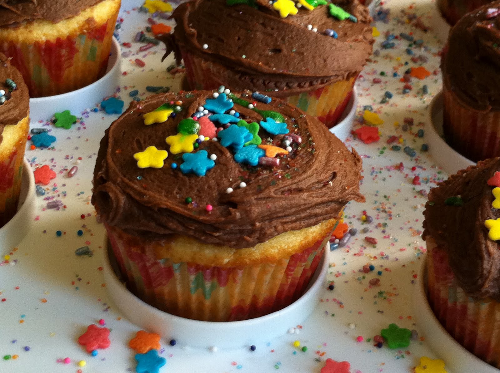 chocolate cupcakes with vanilla frosting Moist Vanilla Cupcakes with Rich Chocolate Frosting