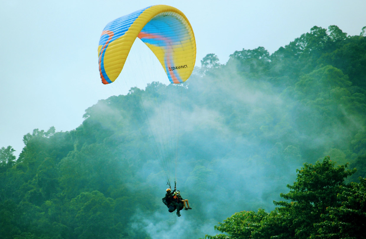 Paralayang Bukit Gantole Puncak Bogor