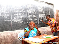 Comptres des voix dans un bureau de vote au Congo RDC en 2011 (Photo Okapi)