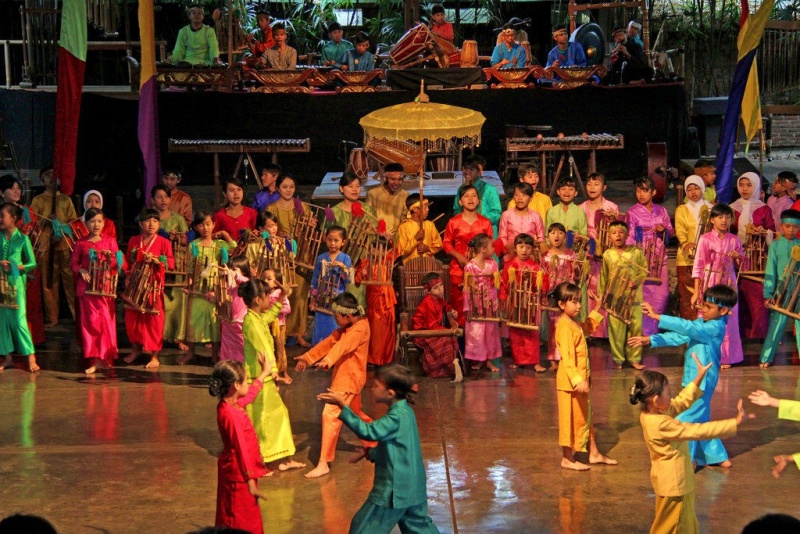 Pariwisata Bandung: Menikmati Budaya Saung Angklung Udjo
