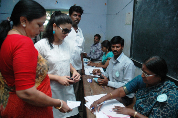 snehaprasanna cast their votes @ chennai mayor election 2011 unseen pics