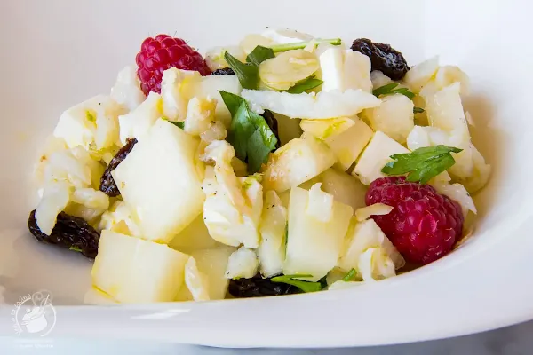 Ensalada de melón con queso feta y bacalao