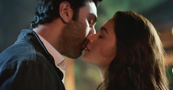 Ranbir Alia kiss scene brahamastra full trailer