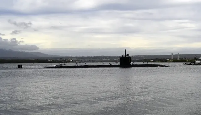 El submarino clase Los Ángeles USS Topeka regresó de un despliegue de casi siete meses.