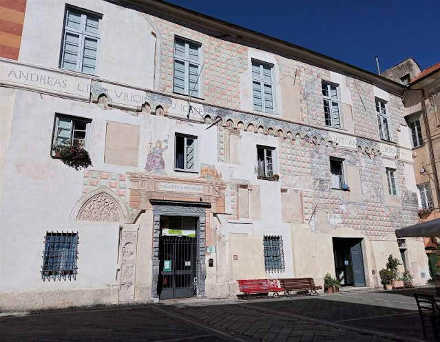 facciata palazzo del tribunale di finalborgo