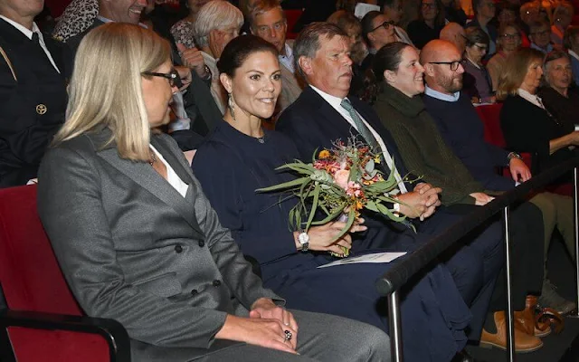 Crown Princess Victoria wore a new navy Billie top from By Malina, and navy Anissa skirt from By Malina. Brain Day 2022