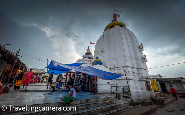 A Symbol of Resilience  Historical Significance: Dhabaleswar Temple has witnessed the ebb and flow of time, standing tall through centuries of history. Its enduring presence is a testament to the indomitable spirit of the people of Cuttack and their unwavering faith.