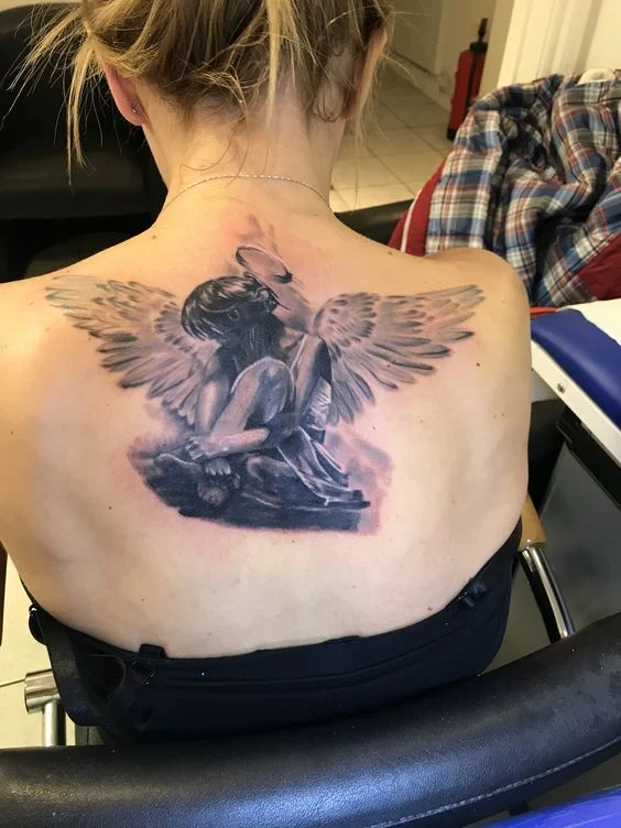 Tatuajes de ángeles femeninos