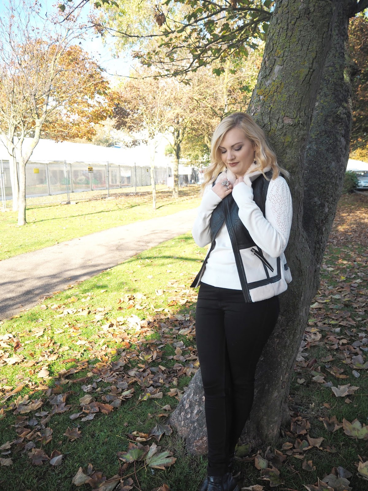 Monochrome Layering, Katie Kirk Loves, Outfit Ideas, Monochrome Fashion, Fashion Layering, Oasis Fashion, Fashion Blogger, UK Fashion Blogger, Outfit Of The Day, Style Blogger, Outfit Photoshoot, UK Blogger, UK Fashion Blogger
