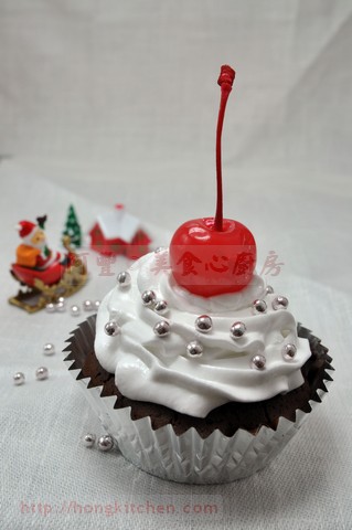 White Snow Chocolate Cupcake