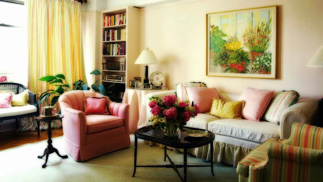 Wonderful Living Room with Luxury Flowers