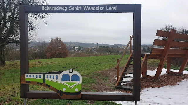 Bilderrahmen Bahntrassen Radweg St. Wendler Land