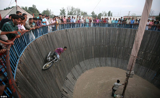 Defying gravity: Wall of Death