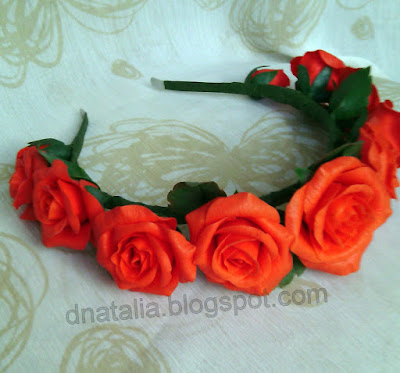 Ободок для волос с красными розами ручной работы из полимерной глины