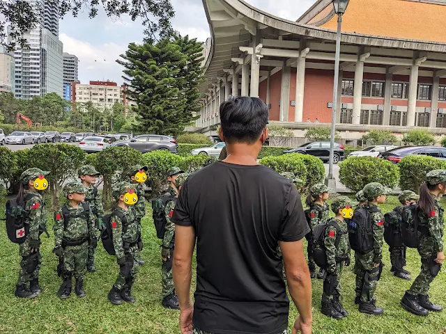 小小陸軍 | 小兵日記兒童軍事體驗營，大頭兵組槍、射靶、匍匐前進超精實；迫擊炮、丟手榴彈好刺激，軍服帥度100!!