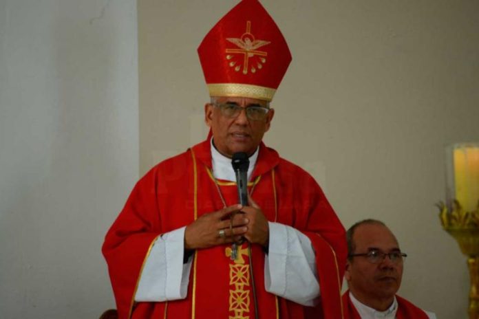 Monseñor Víctor Hugo Basabe pidió por el cese de la burbuja de la falsedad económica