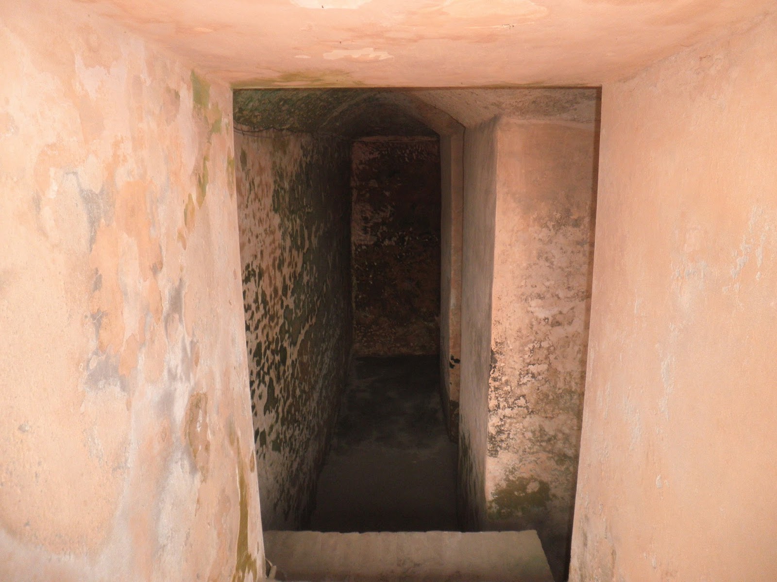 Lal Bagh Fort Underground room পুরান ঢাকার ঐতিহ্যবাহী দর্শনীয় স্থান, লাল বাগ কেল্লা, Tourism Directory and tagged 17th Sentury history, Aurangabad, আওরঙ্গজেব, পরি বিবি, শাহজাদা মোহাম্দ আজম, শায়েস্তা খাঁ, Beautiful Bangladesh, Lal Bagh Fort, Lalbagh mosque, Old Dhaka, Prince Muhammad Azam, Shaista Khan, tomp of pari bibi, Tourism, Tourism Directory, World Heritage site.