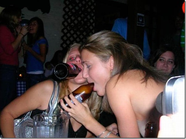 Garotas bebendo cerveja de forma estranha (10)