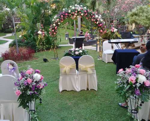 Tips Memilih Rangkaian Bunga Meja Altar Pernikahan - Bunga ...