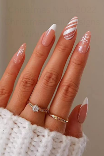 Image and Inspiration credit to: "COLLEGEFASHION" https://www.collegefashion.net/beauty-and-hair/christmas-nail-designs/