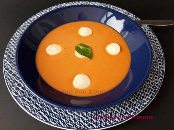 Sopa fría de tomate y mango