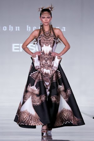 John Herrera colaborează cu Epson pentru London Fashion Week