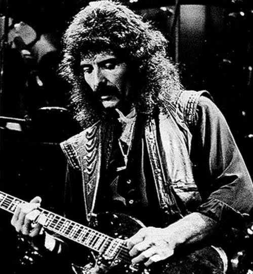 Tony Iommi es sin nimo de heavy rock y se le considera como a uno de los