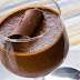 Receita: como fazer a melhor mousse de chocolate de sua vida!