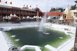 महाकाल मन्दिर स्थित कोटितीर्थ कुण्ड की साफ-सफाई एवं रंगाई-पुताई के बाद अब लगने लगा सुन्दर