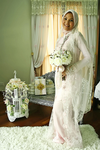 ABAYA HIJAB AND CAFTAN FASHION Malaysian  Bridal Wear