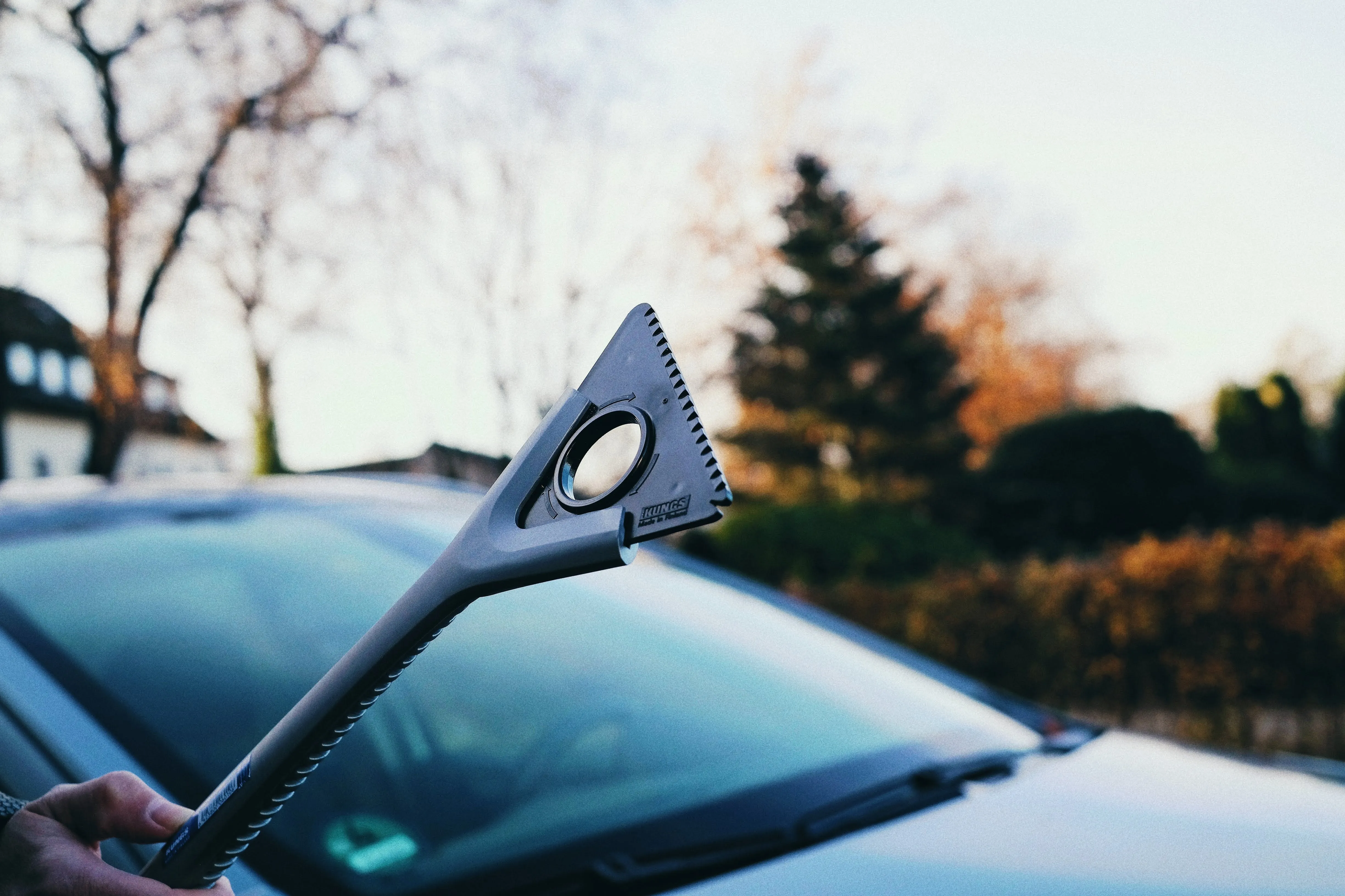 KUNGS AQUA-IS Abzieher mit Eiskratzer | Das neue Wintergadget für dein Auto